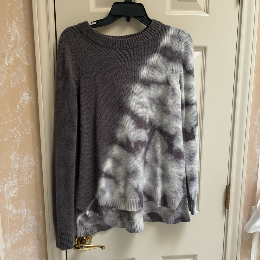 Vera Wang Gray Sweater with White Tie-Dye